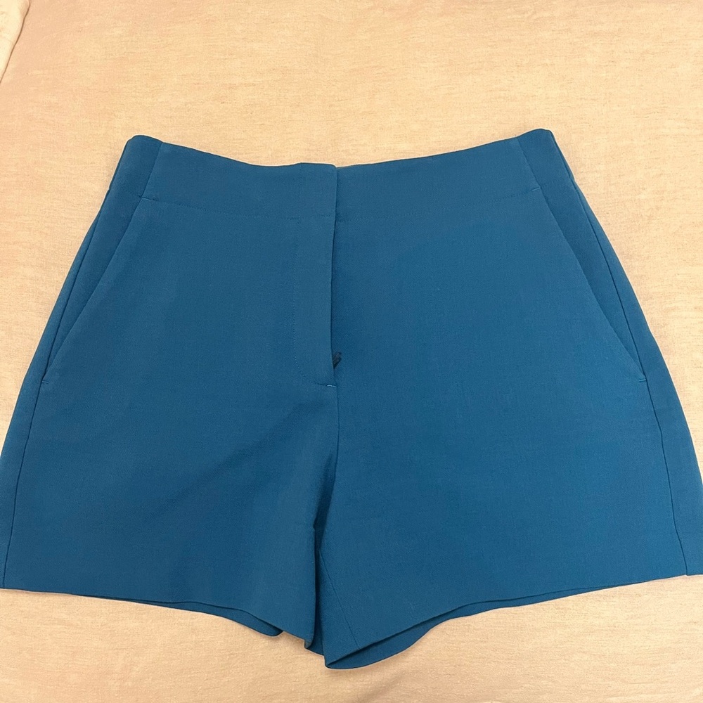 Theory shorts size 0, U.S. 2